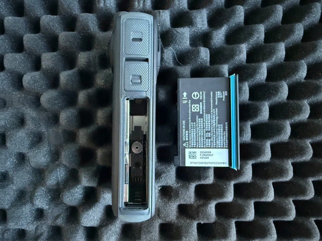 Insta360 X4 (Category: Cameras) located in Manila. Submitted by mayeeeeeee_16 (Listing ID 1445315072, Image 2). Description: Insta360 X4 Has Underwater housing Extra battery with charging port Yung slefie stick i free nalang kasi na stuck becaus of salt, 1x lang to nagamit during the Tubbataha trip. Bought it for 26K Selling for ₱20K (nego).