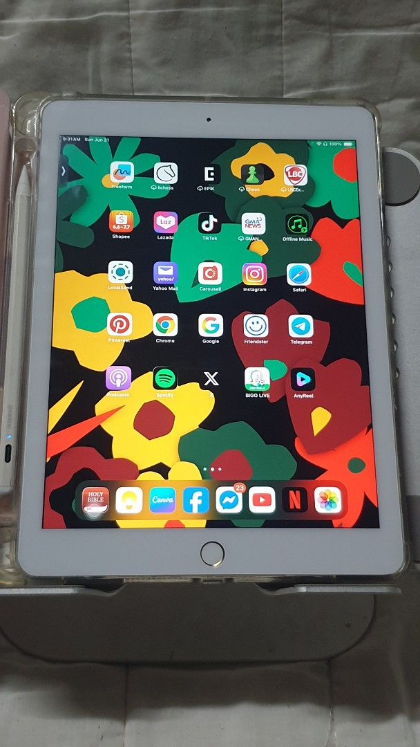 iPad 6th Gen 32GB Wi-Fi Budget-friendly (Category: iPad) located in Manila. Submitted by jimmylacsa69829 (Listing ID 1445245647, Image 1). Description: Title: iPad 6th Generation (2018) 32GB Wi-Fi - in White Bezel (Budget/Student Friendly) Price: ₱3,900.0 Description: Selling iPad 6th Generation (32GB, Wi-Fi model). may mga scratches & dents po ito but all is working fine. Best Budget Student Tab: Perfect for reading, or digital note-taking, onli