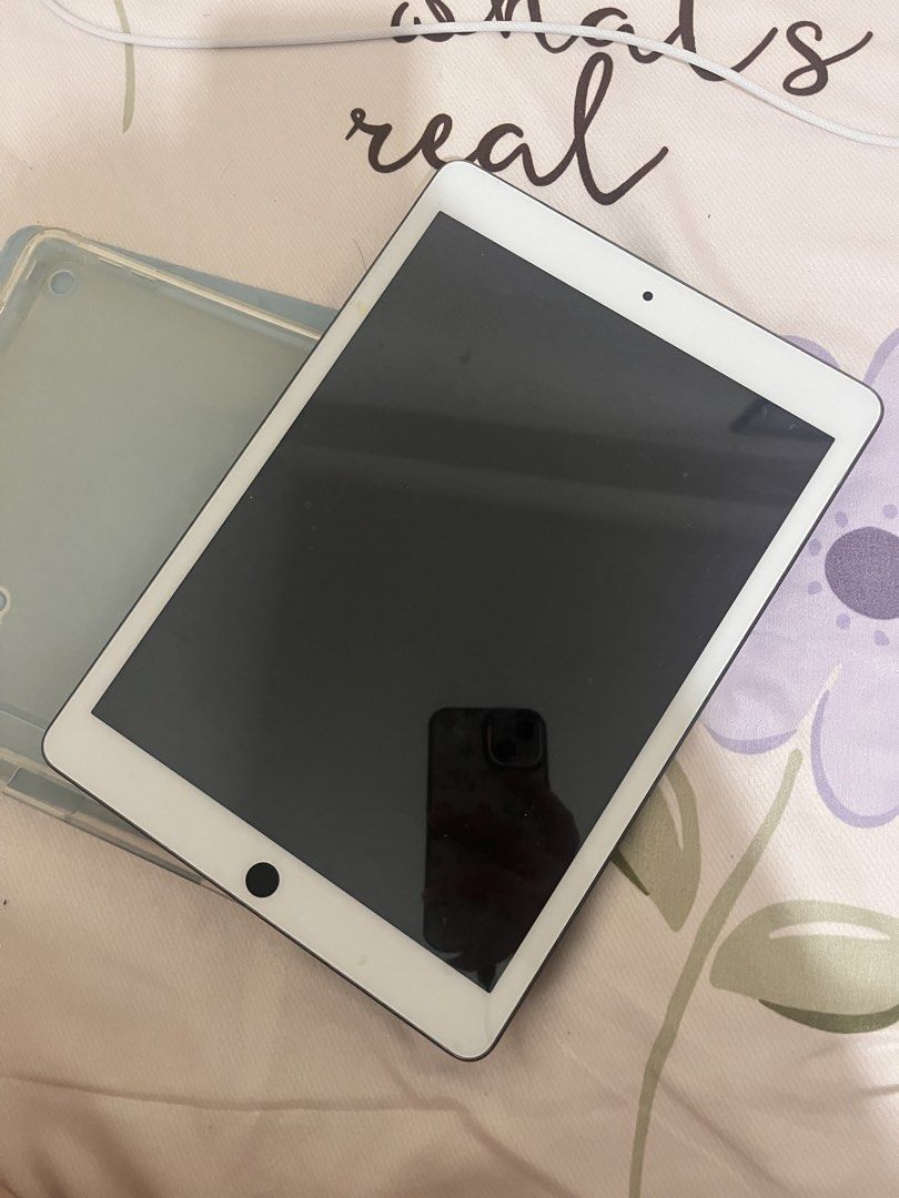 Ipad 9th (Category: iPad) located in Ayer Hitam. Submitted by zuyeennn_ (Listing ID 1445318657, Image 3). Description: Ipad 9th gen 64gb Condition 8/10 Harga untuk dijual RM 500 .
