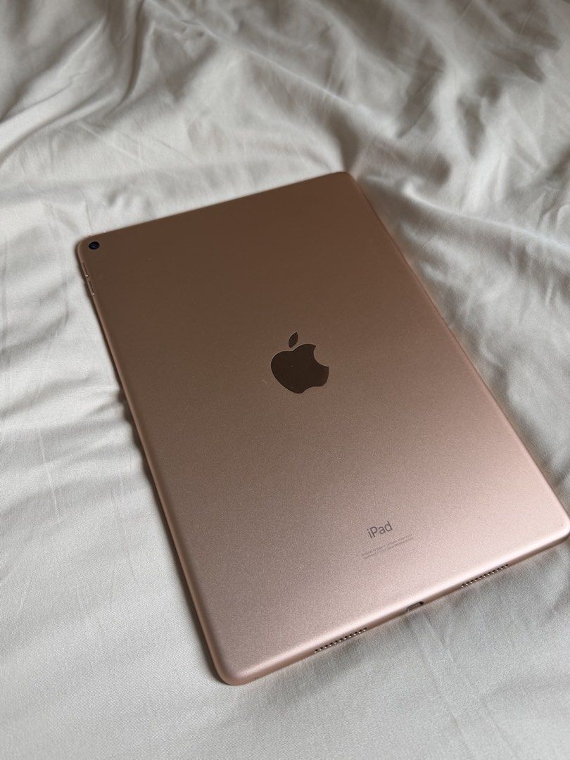 Ipad Air 3rd Gen 64gb (Category: iPad) located in Quezon City. Submitted by acg___ (Listing ID 1445255341, Image 2). Description: RFS: want to upgrade - no dents - with box and cord.