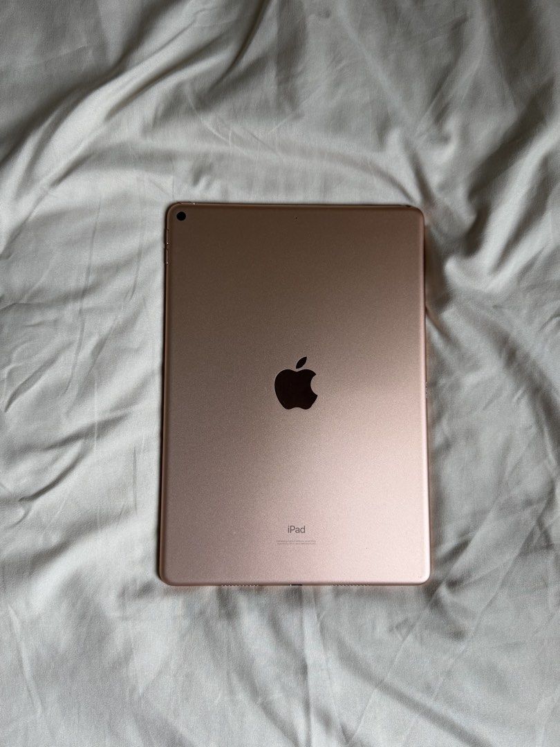 Ipad Air 3rd Gen 64gb (Category: iPad) located in Quezon City. Submitted by acg___ (Listing ID 1445255341, Image 1). Description: RFS: want to upgrade - no dents - with box and cord.