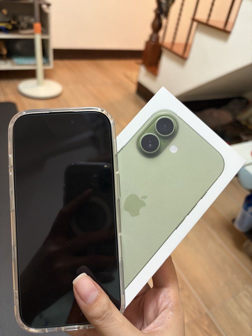 Iphone 17 (Category: iPhone 17 Series) located in Quezon City. Submitted by maureenes92567 (Listing ID 1445351324, Image 2). Description: Iphone 17 Sage Green almost bnew.