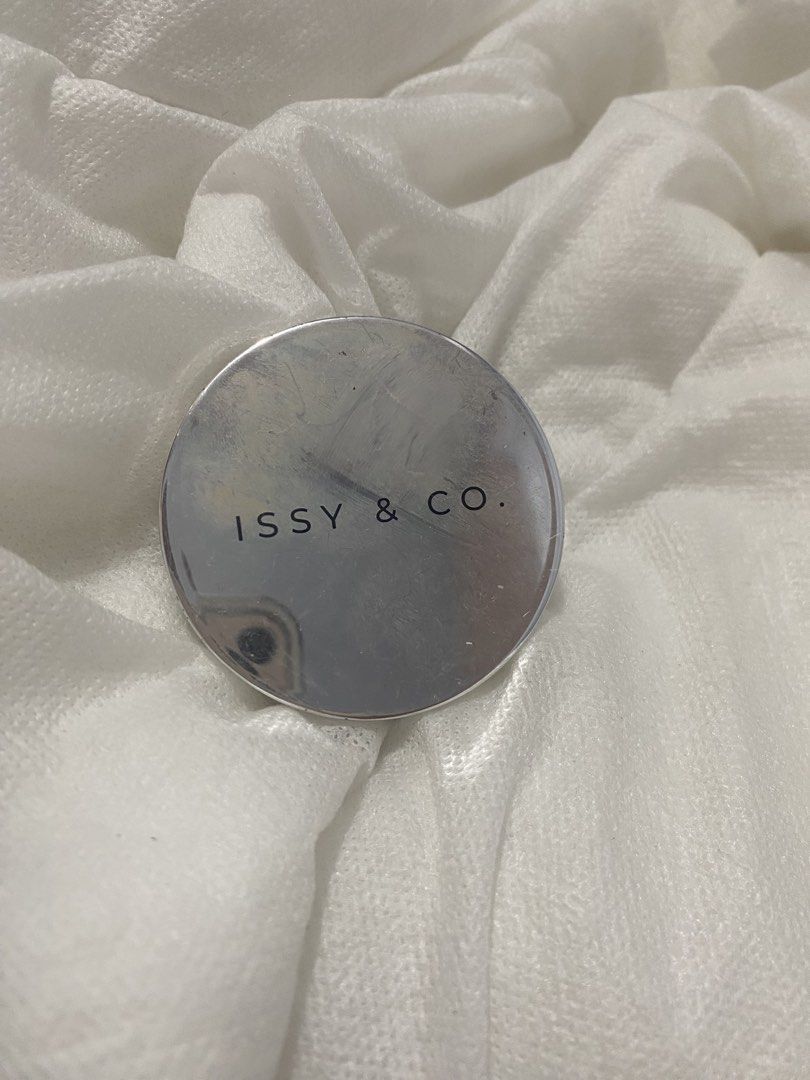 Issy & Co. Creme Cheek Blush - Milkshake (Category: Makeup) located in Manila. Submitted by saaaaabrina (Listing ID 1445276128, Image 1). Description: - authentic - kinda konti nalang of product left, hence the low price - rfs: decluttering available for orange app co ! .