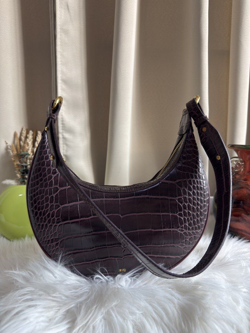 JW PEI Alligator Skin Bag (Category: Shoulder Bags) located in Pasig City. Submitted by snoca (Listing ID 1445288809, Image 3). Description: .