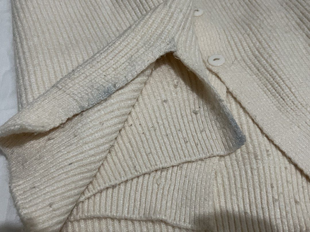 Knitted Vest Top (Category: Others Tops) located in Quezon City. Submitted by yan.declutter (Listing ID 1445341465, Image 3). Description: FREE if you buy any on my listings! Color: Cream Size: Medium - Large Flaws: May mga himulmol pero di ganon karami sa outer part, mostly sa inner; May blue stain sa lower side ng fabric idk if washable pero barely noticeable naman when worn. .