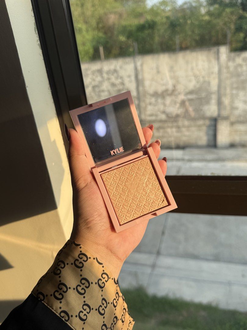 Kylie Cosmetics Kylighter (Category: Makeup) located in Cavite. Submitted by rexiedebelen (Listing ID 1445353517, Image 2). Description: .
