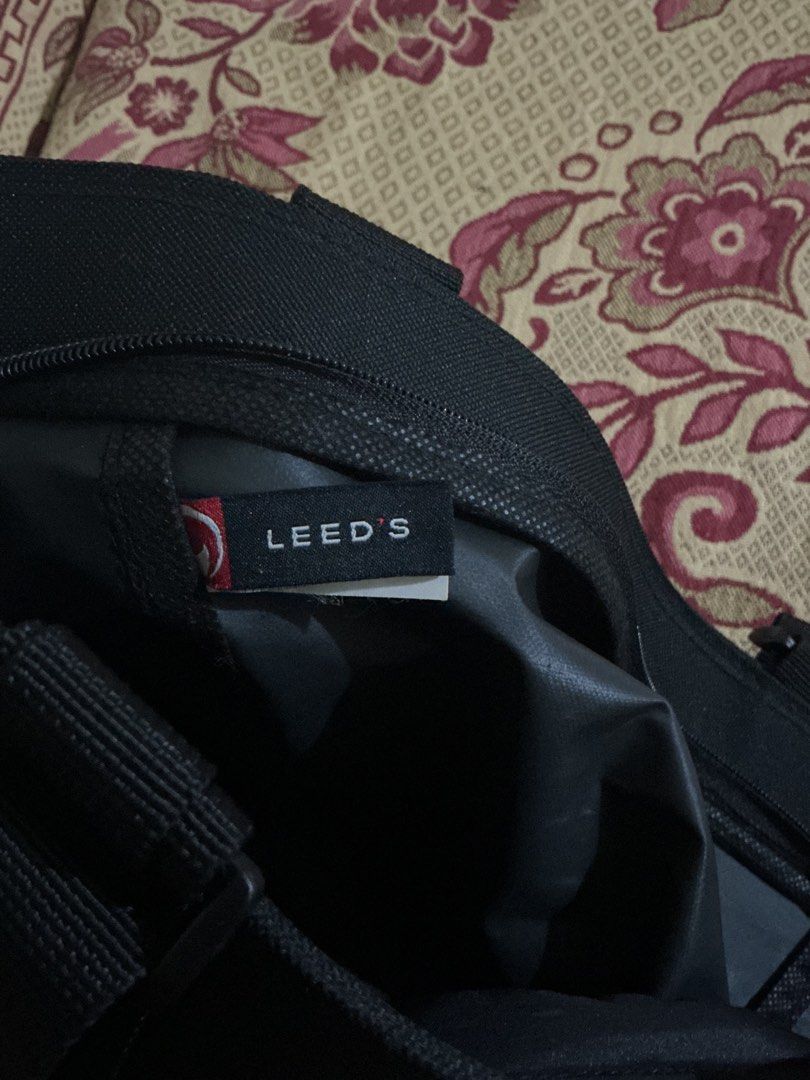 Leeds Bag (Category: Sling Bags) located in Manila. Submitted by irthrift (Listing ID 1445414017, Image 3). Description: .