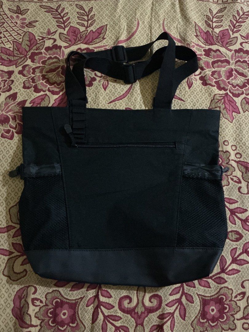 Leeds Bag (Category: Sling Bags) located in Manila. Submitted by irthrift (Listing ID 1445414017, Image 1). Description: .
