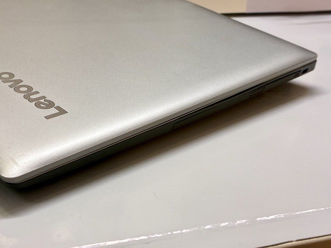 Lenovo 手提電腦 （分類：手提電腦）位於 Hong Kong。 由 jasonc8011 提交（商品編號 1445273069，圖片 3）。簡介： Lenovo ideapad 330-15ikb. 15吋1080p, i5-8250U, AMD Radeon 530 顯卡, 20GB ram. 128GB SSD + 512 HDD (Windows 顯示 118GB+ 465GB). LAN port, HDMI, 2x USB 3.0, 1x USB-C, SD card slot, DVD-RW. 接口豐富, 有顯卡,有DVD, 文書工作打機都一流. 機殼有一道明顯刮痕.。