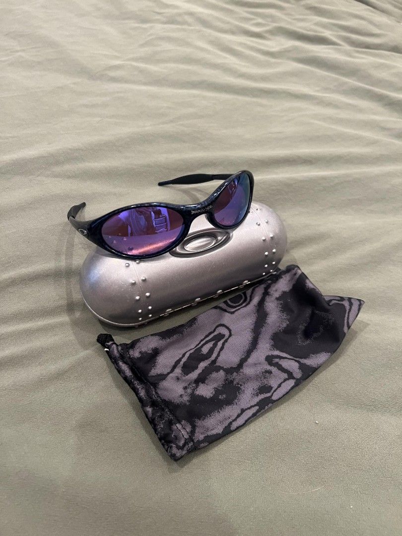 ((SOLD)) Limited Edition Oakley x Brain Dead Eye Jacket (Category: Sunglasses & Eyewear) located in Baguio. Submitted by unearthed_ph (Listing ID 1445258924, Image 1). Description: 📌SOLD and PAID One size fits all Can pass as brand new Complete inclusions (Casing and Microbag) **Personal preloved. Barely used**.