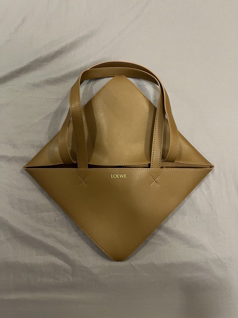 Loewe Medium Puzzle Fold Tote Bag Brown (Category: Luxury Bags & Wallets) located in Manila. Submitted by champa6nepapiii (Listing ID 1445382305, Image 3). Description: - no hidden flaws, perfect condition (10/10) - 4,500 + sf (nego) - can fit 13” laptop.