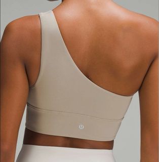 (Category: ) located in . Submitted by renowear (Listing ID 1445239061, Image 1). Description: .