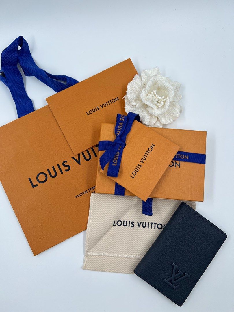 ⚜️LV Aerogram card wallet / pocket organizer (Category: Luxury Bags & Wallets) located in Makati City. Submitted by 90sangel (Listing ID 1445387985, Image 3). Description: •Item: LV aerogram pocket organizer ⚜️ •Size: 7.5 x 11.1 x 1 cm •Condition: Excellent! Good as New! 3 card slots 5 inside pockets Outside flat pocket *Made from grained LV Aerogram cowhide-leather, this Pocket Organizer is signed with LV Initials in matching-colored metal. .