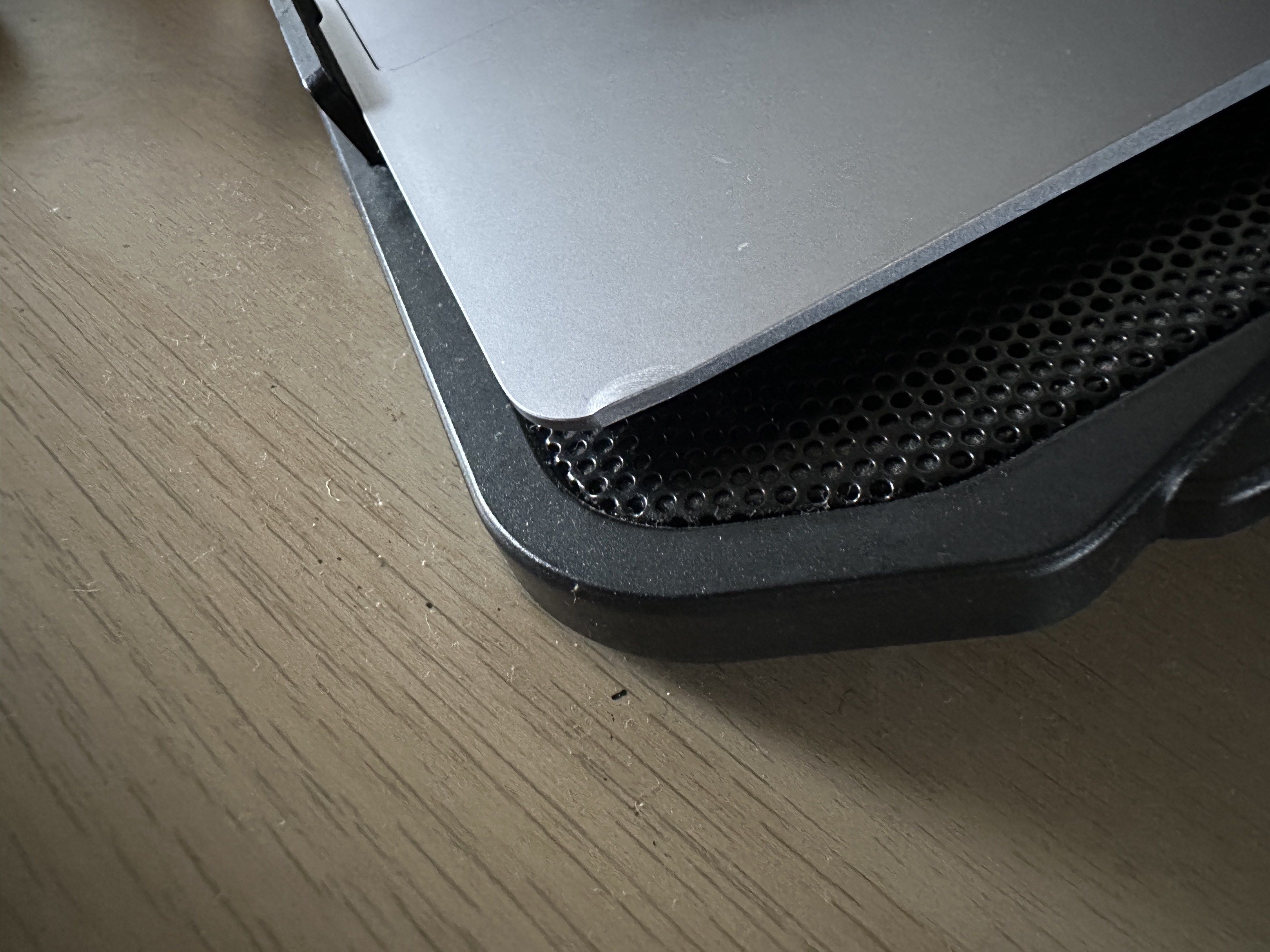 MacBook M1488931928111196162