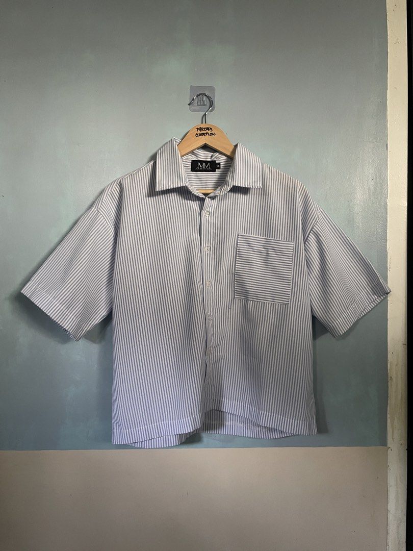 MADE IN MANILA CROPPED POLO (Category: Formal Shirts) located in Tagum. Submitted by threads.overflow (Listing ID 1445314285, Image 1). Description: DIMENTIONS: 21.5x24 COLOR RATE 9/10 ISSUES: FABRIC CIRCLES ON NECK EXCELLENT CONDITION COLOR MAY VARY DUE TO LIGHTNING..