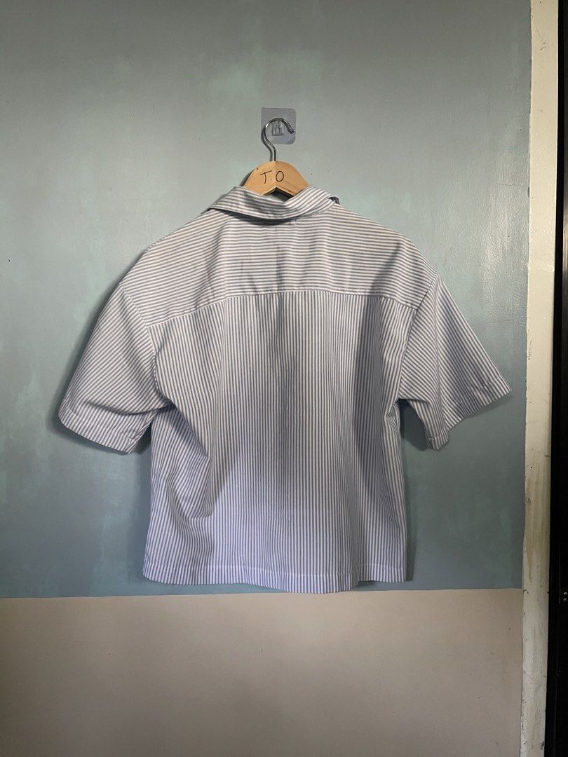 MADE IN MANILA CROPPED POLO (Category: Formal Shirts) located in Tagum. Submitted by threads.overflow (Listing ID 1445314285, Image 2). Description: DIMENTIONS: 21.5x24 COLOR RATE 9/10 ISSUES: FABRIC CIRCLES ON NECK EXCELLENT CONDITION COLOR MAY VARY DUE TO LIGHTNING..