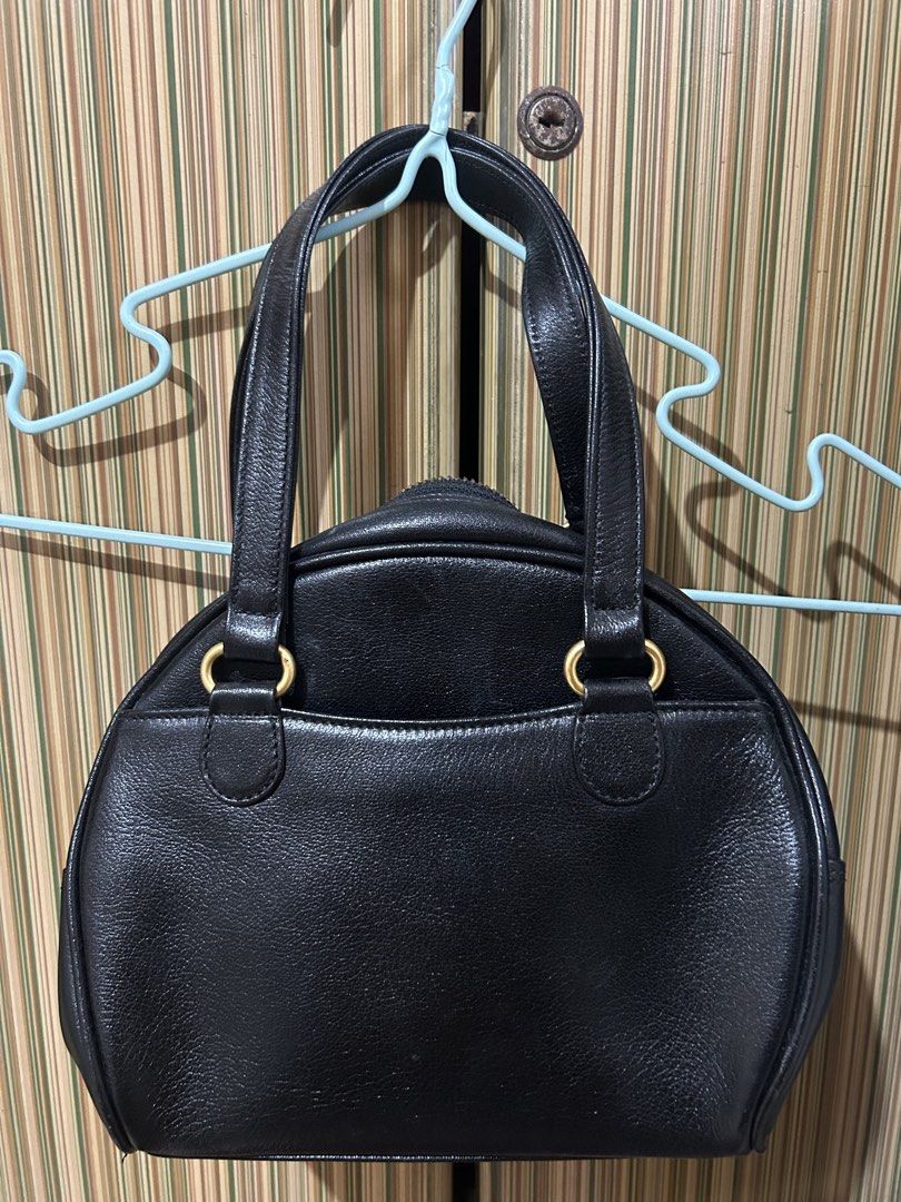 Marie Claire Black Leather Handbag (Category: Luxury Bags & Wallets) located in Manila. Submitted by ttsukkishima (Listing ID 1445324426, Image 2). Description: marie claire black handbag so cute! gold hardware rfs: decluttering .