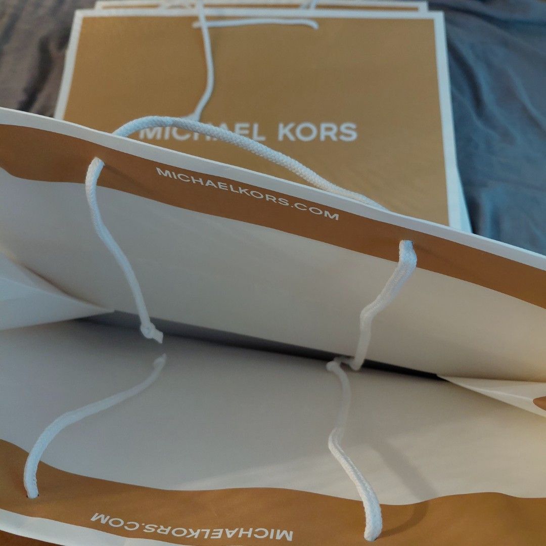 MICHAEL KORS PAPER BAG GIFT BAGS (Category: Looking For) located in Manila. Submitted by pandinity (Listing ID 1445347055, Image 3). Description: 13 x 11 x 5 inches 3pcs available JAPAN items.