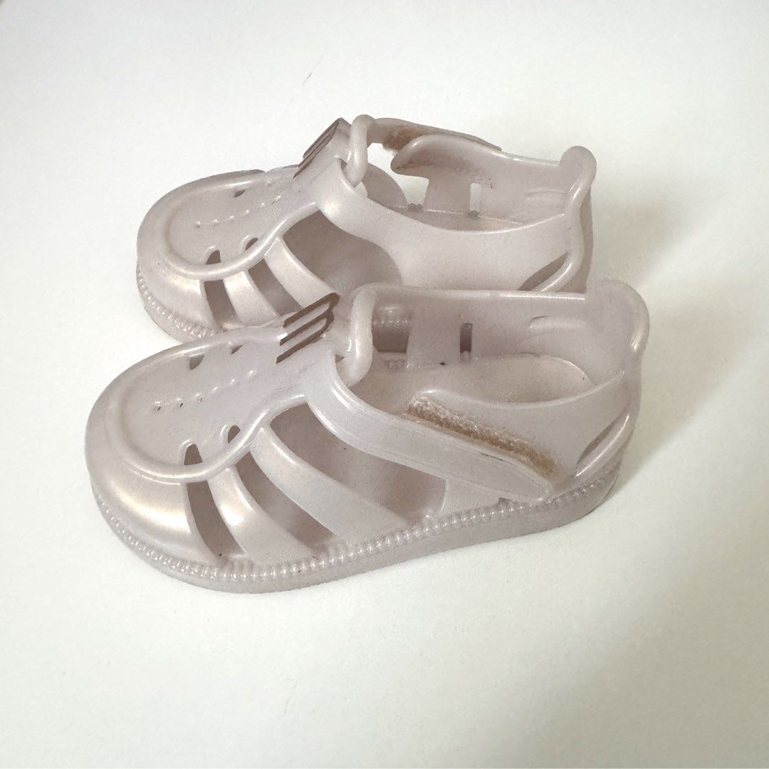 Mini Melissa Jelly Sandals (Category: Babies & Kids Fashion) located in Pasig City. Submitted by speciallyselected (Listing ID 1445360429, Image 2). Description: - Cute Mini Melissa jelly sandals - first owner - comes with box - in very good condition - bought at Rustans for almost 2k.