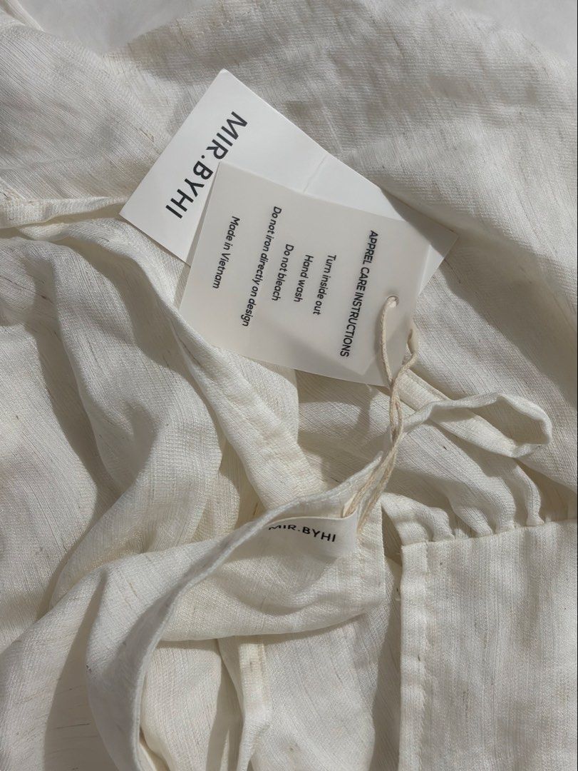 mir.bhyhi Linen Shirt (Category: Others Tops) located in San Manuel. Submitted by charliiize (Listing ID 1445339630, Image 3). Description: Small 🗒️ ~ payo/dop ✅ - x sensitive 📍- pangasinan 🚛 - jnt 🧾 - gcash .