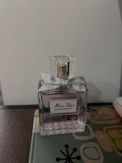 (Category: ) located in . Submitted by help_girl_clear_her_cupboard (Listing ID 1445368752, Image 1). Description: .
