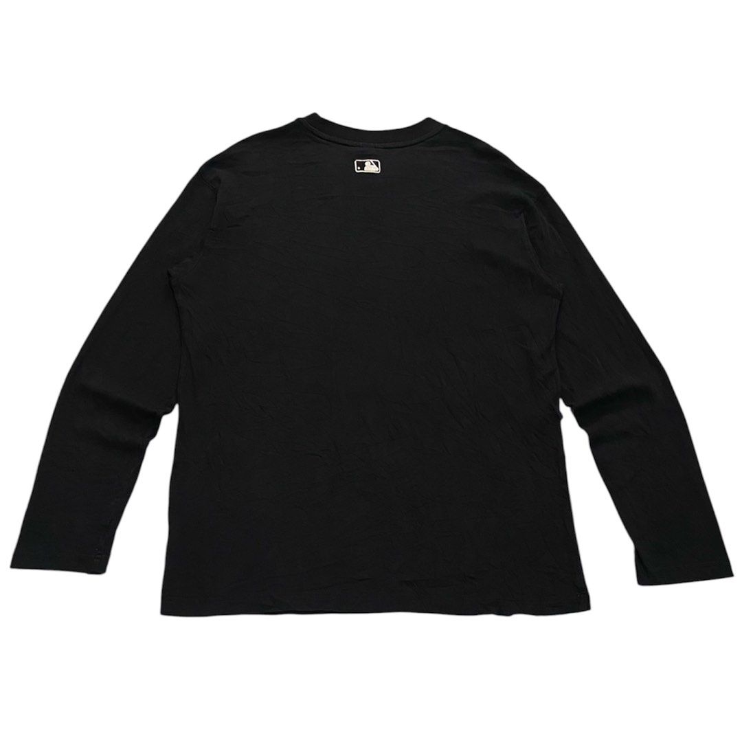 MLB YANKEES PATCH LOGO CREWNECK COTTON BLACK LONGSLEEVE (Category: Coats, Jackets and Outerwear) located in Cavite. Submitted by seppp22 (Listing ID 1445309405, Image 2). Description: Authentic Legit Size:M-L Dimes:21.5x28 Color Rate:9.8/10 Condition:Lightly Used condition Mine for Only:309 Pesos Can ship Luzon,Visayas, And Mindanao Thru J&T, Payment First(Gcash) Lalamove(Cod/Gcash) Meetup My Location:Lancaster,General Trias,Cavite.