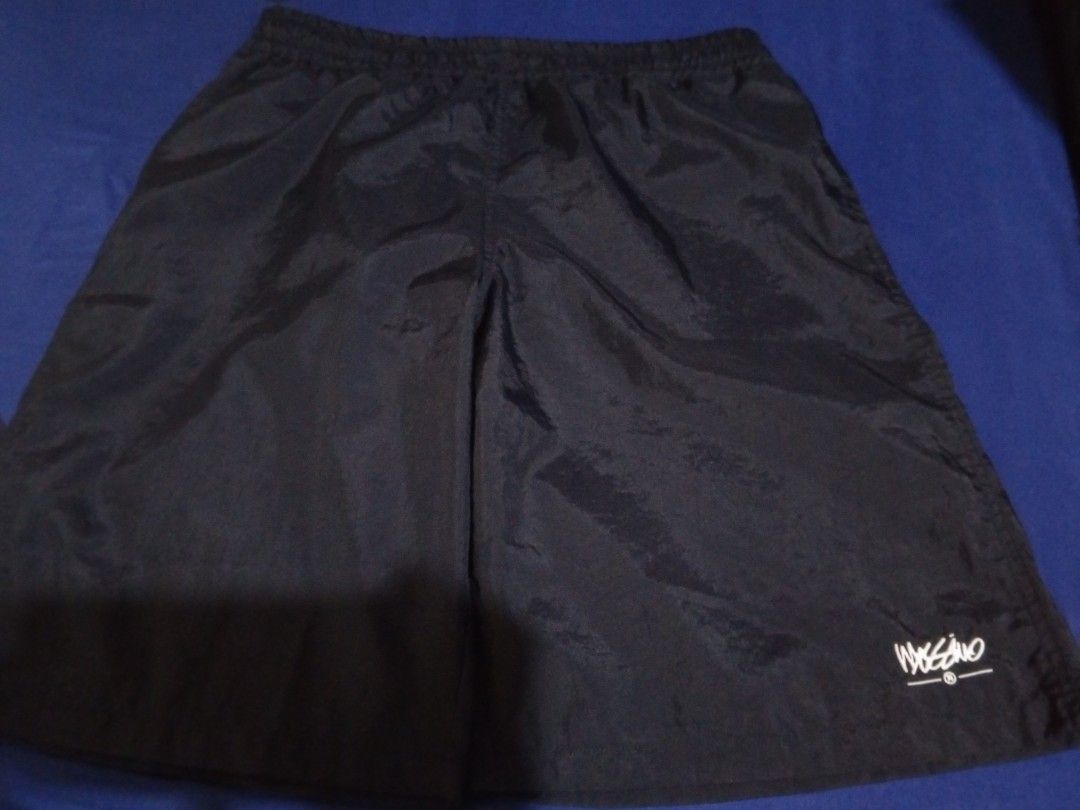 Mossimo Black Athletic Shorts Size L (Category: Shorts) located in Manila. Submitted by eross07 (Listing ID 1445326533, Image 1). Description: - Brand: Mossimo - Color: Black - Type: Athletic Shorts - Size: L - Features: Elastic waistband for comfort - Ideal for: Sports, lounging, everyday wear.