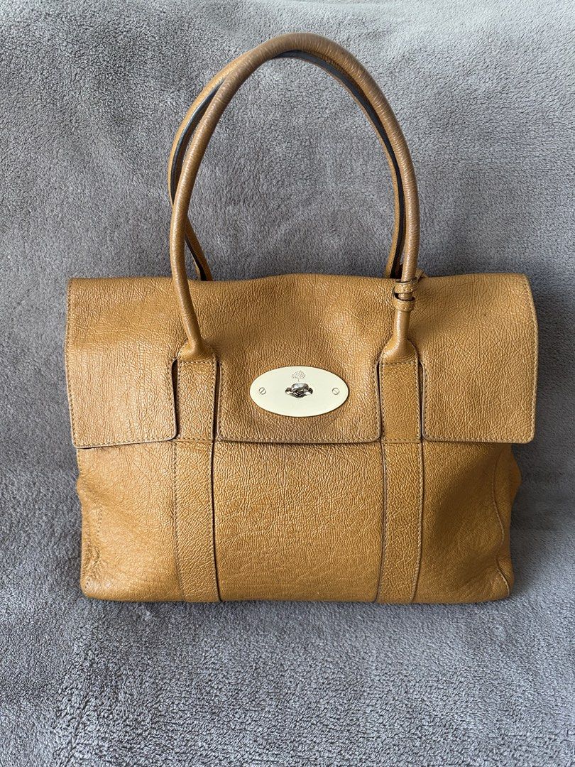 Mulberry Bayswater tote bag (Category: Luxury Bags & Wallets) located in Bacolod City. Submitted by katayellow (Listing ID 1445280523, Image 1). Description: Comes with dust bag and care cards. .