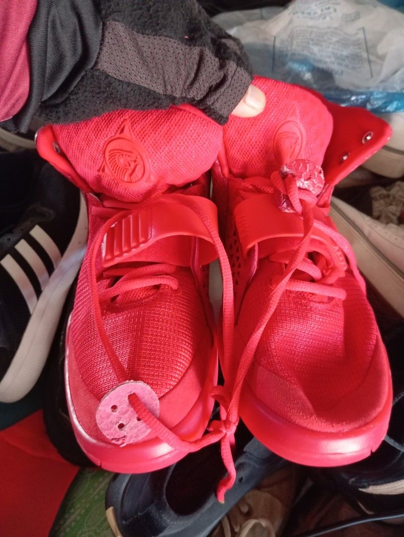 NIKE AIR YEZEY 2 SP " RED OCTOBER" (Category: Sneakers) located in Monkayo. Submitted by danielcabusora (Listing ID 1445261320, Image 2). Description: NIKE AIR YEZEY 2 SP " RED OCTOBER" SIZE 9.5 US ON TAG WITH MINIMAL ISSUE MINDANAO LOCATION.