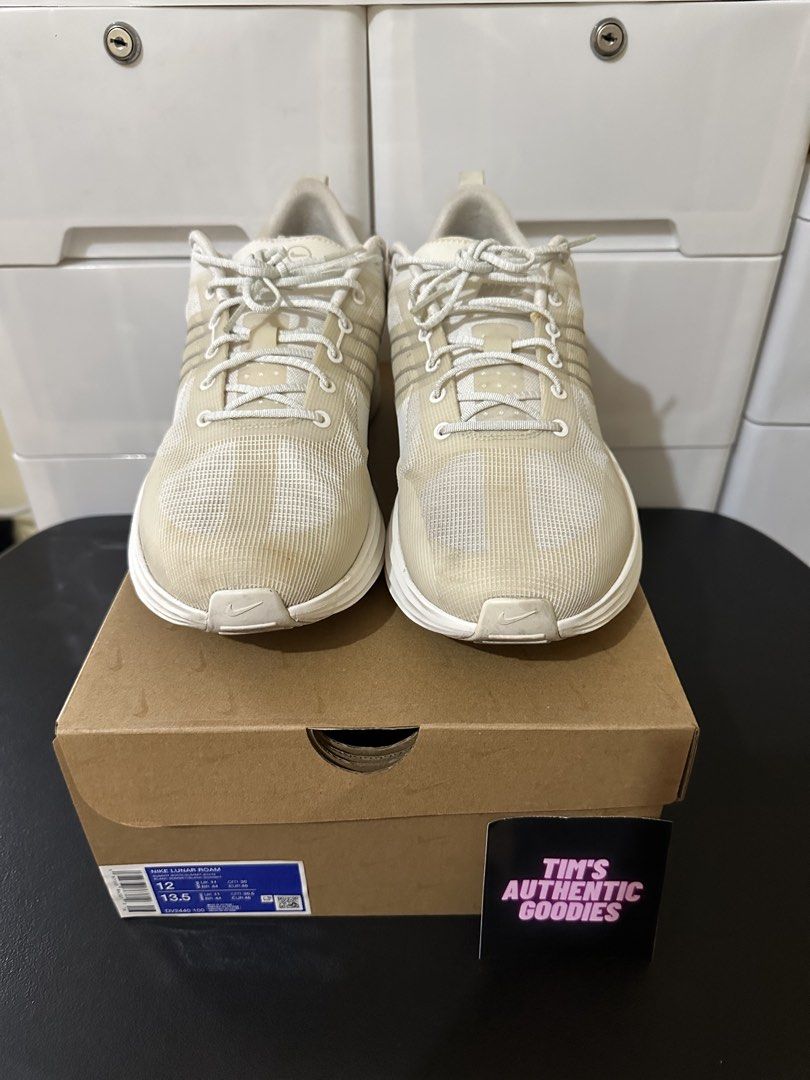Nike Lunar Roam Running Shoes (Category: Sneakers) located in Mandaluyong City. Submitted by timbc (Listing ID 1445339418, Image 3). Description: Nike Lunar Roam 9/10 condition Size 12 US Lightweight With original box .