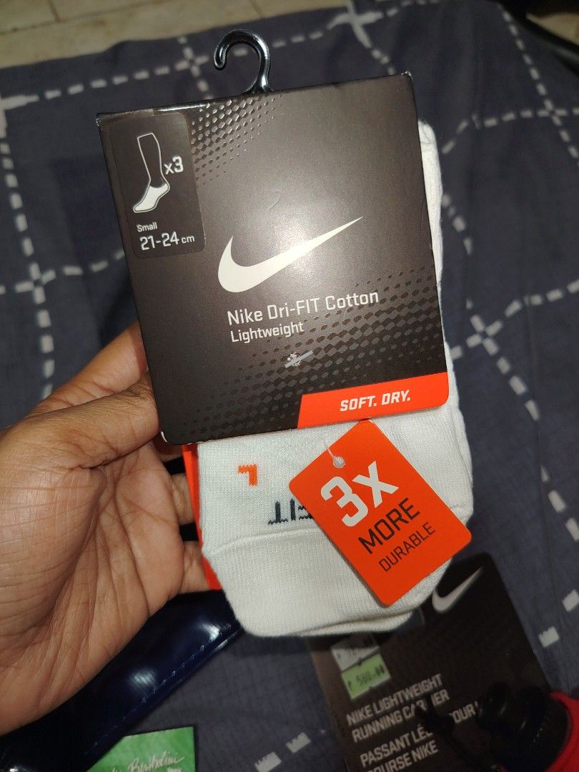 Nike socks (Category: Activewear) located in Cainta. Submitted by tyra0521 (Listing ID 1445262656, Image 1). Description: .