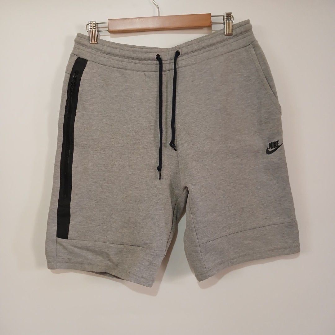 NIKE TECH FLEECE (Category: Shorts) located in Ozamiz City. Submitted by 2nd.sight (Listing ID 1445245487, Image 1). Description: size: xl w: free up to 36 l: 21 *last pic unnoticeable excellent.
