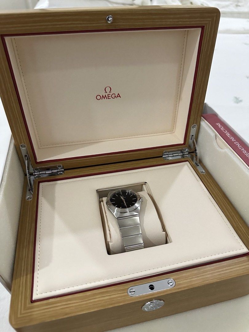 Omega Constellation Quartz 36mm (Category: Luxury Watches) located in Mandaue City. Submitted by luckywind_777_888 (Listing ID 1445270884, Image 2). Description: Complete box and papers International warranty card Unworn and unused gift A very special price.