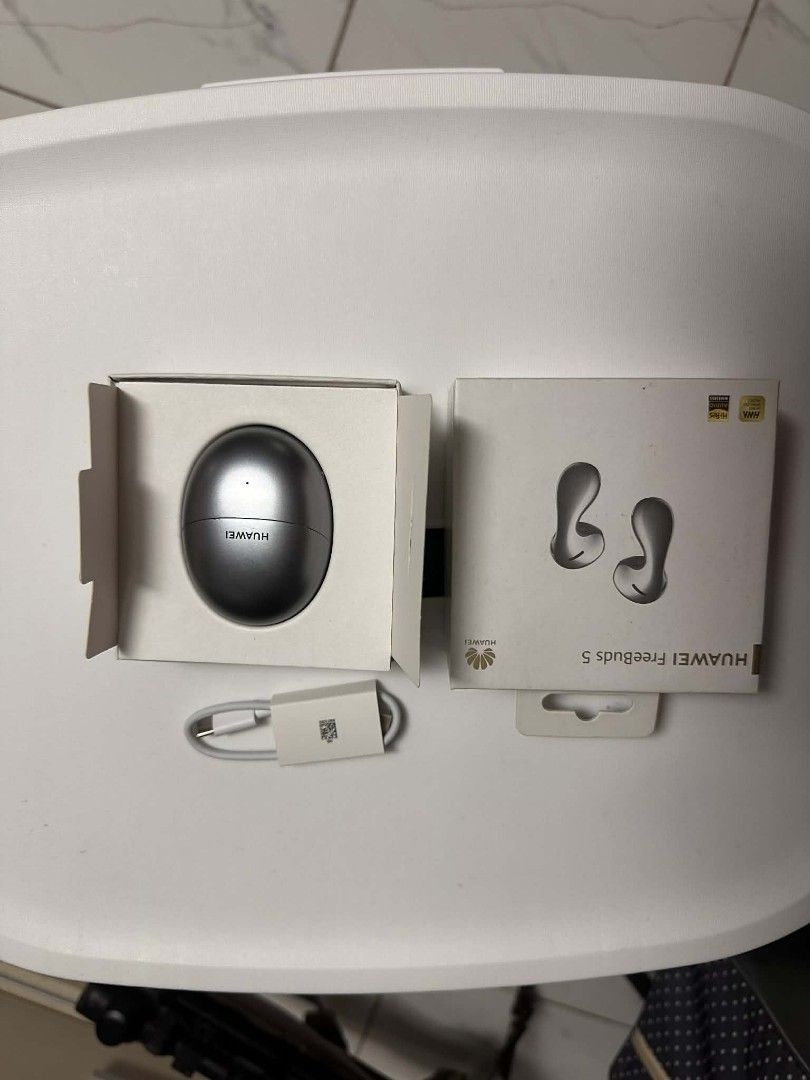 Orig Huawei Freebuds 5 (Category: Other Gadgets) located in Angeles City. Submitted by aiscanday (Listing ID 1445334975, Image 1). Description: halos bago pa po nung nag rUn lang ako nagamit,last year lang nabili mga November 7500 ko po nabili sa MISMO store ng Huawei.