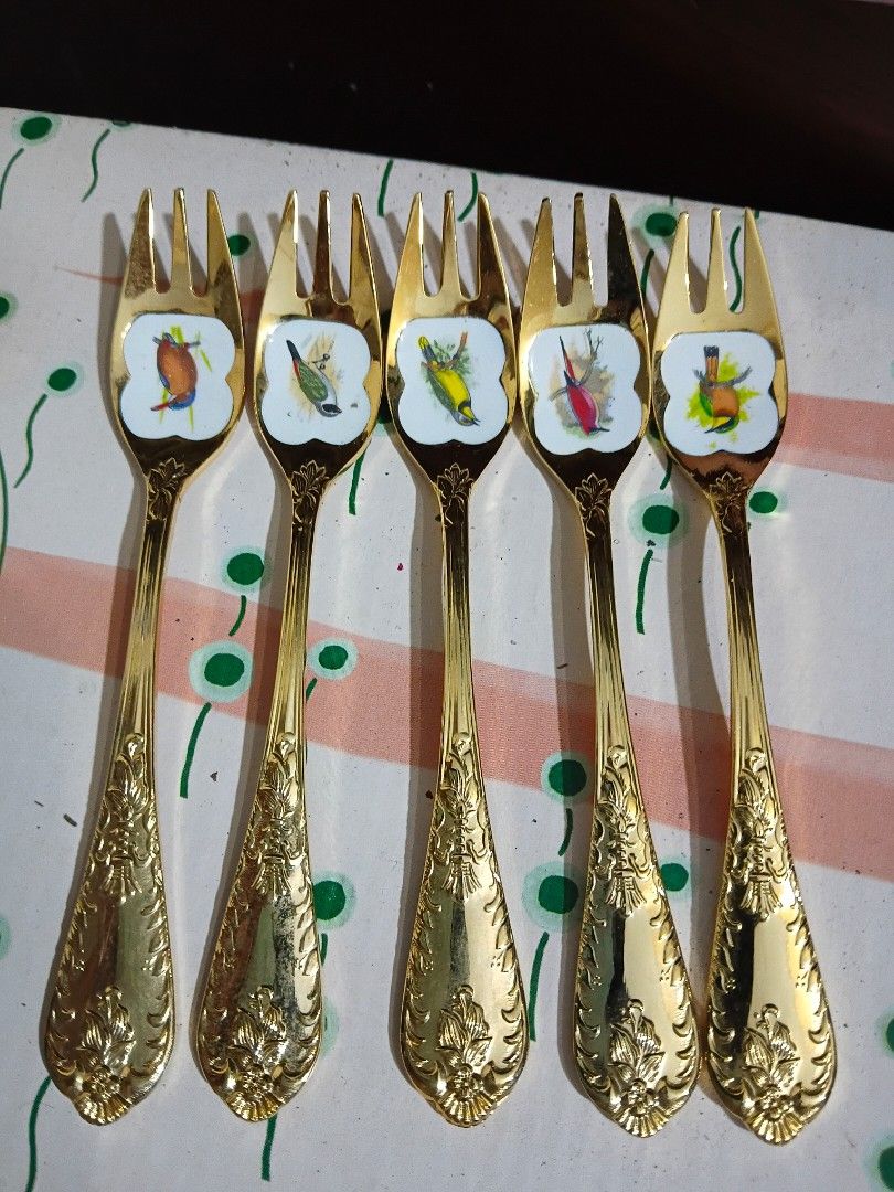 Original bird watching collection (Category: Coffee & Tea Tableware) located in Paranaque City. Submitted by 4thestate.surplusan (Listing ID 1445415920, Image 3). Description: set of bird watching collection .see photos.