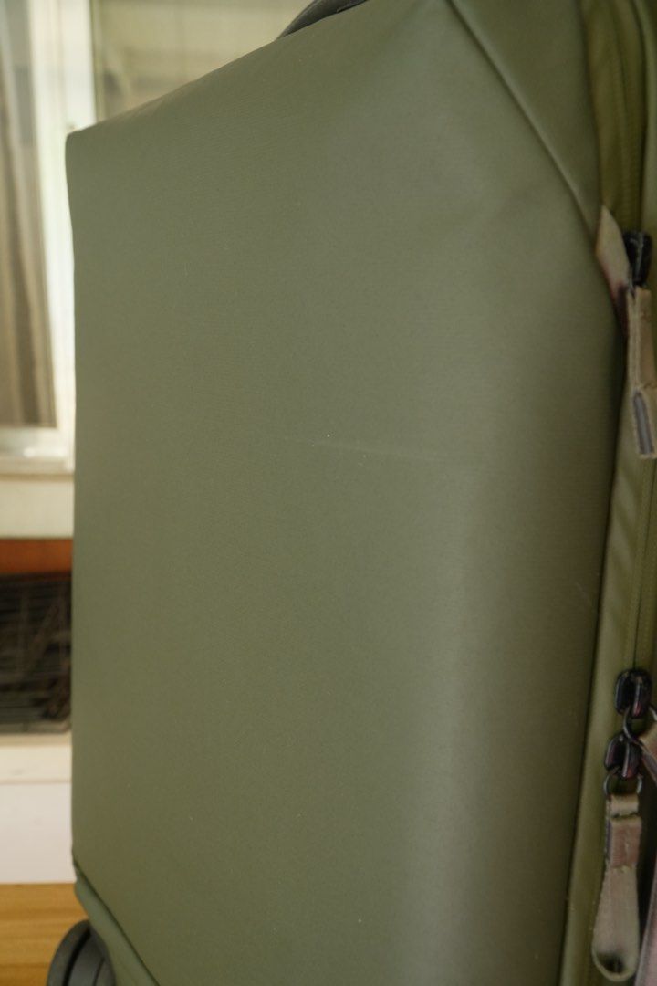 Peak Design Roller Pro Carry On Camera Bag (Category: Camera Bags & Carriers) located in Paranaque City. Submitted by jmagb (Listing ID 1445304114, Image 3). Description: Used a handful of times. Scuffs here and there but otherwise in excellent condition. .