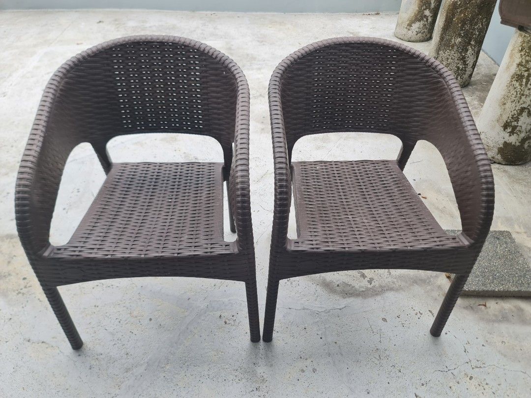 Plastic Rattan Table and Chairs (Category: Tables & Sets) located in Quezon City. Submitted by jt.pangan (Listing ID 1445263297, Image 3). Description: Fs: Plastic Rattan Table & Chairs 2 chairs 2 armchairs 1 table 35in x 35in ***GLASS NOT INCLUDED preloved to manage exprctation flaw: --faded part po s ibabaw as seen sa pics since nsa semi covered outdoor po cya --no cracks naman, matibay po cya loc: bagong pag-asa QC.