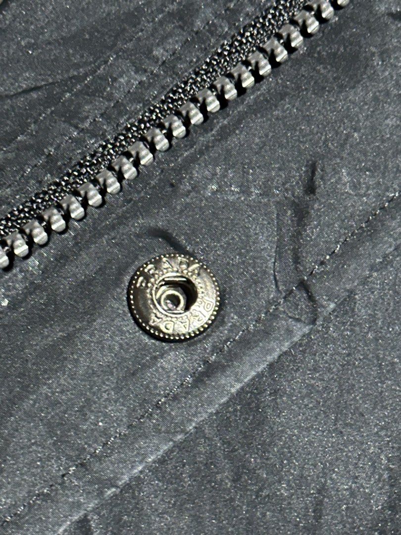 PRADA SPORTS MEN JACKET (Category: Activewear) located in Calbayog City. Submitted by js.street.finds (Listing ID 1445391129, Image 3). Description: Dimes 24/31 Issue zipper.