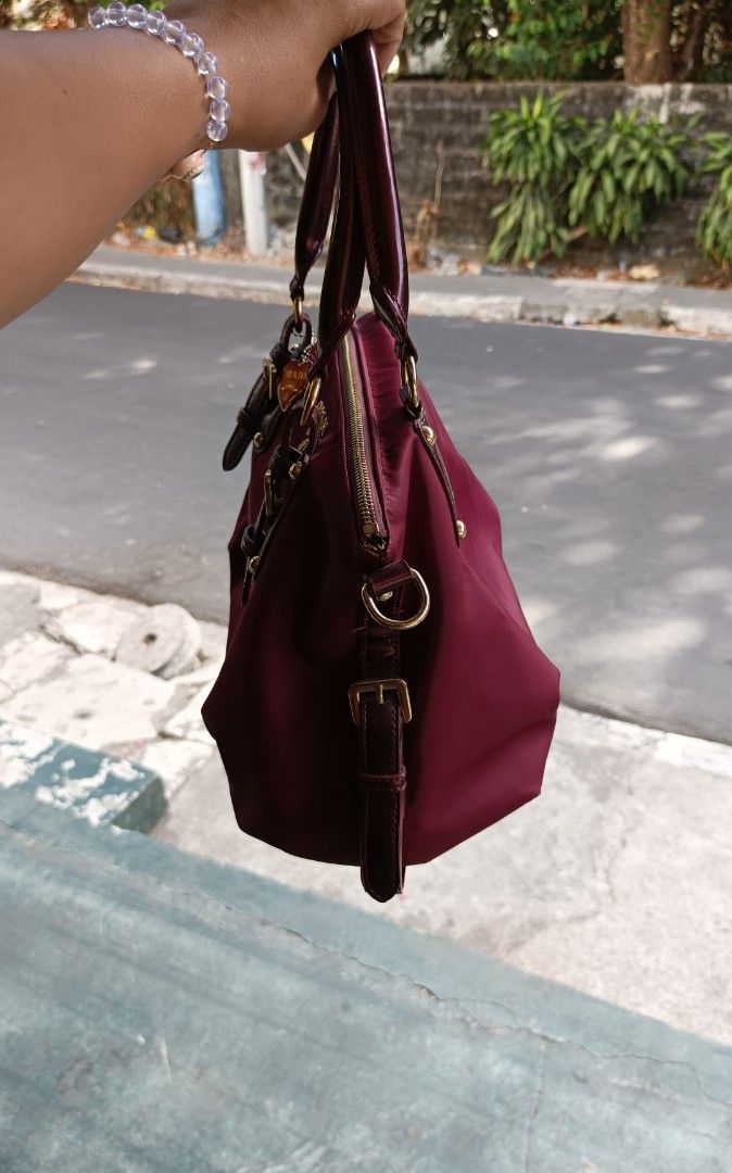 PRADA DARK RED 🔴 (Category: Luxury Bags & Wallets) located in Manila. Submitted by freedeer.dd6cce (Listing ID 1445246763, Image 2). Description: PRADA HAND BAG 👜 DARK RED 🔴 EXCELLENT CONDITION GOOD CONDITION NO. ISSUE PHP 3000.