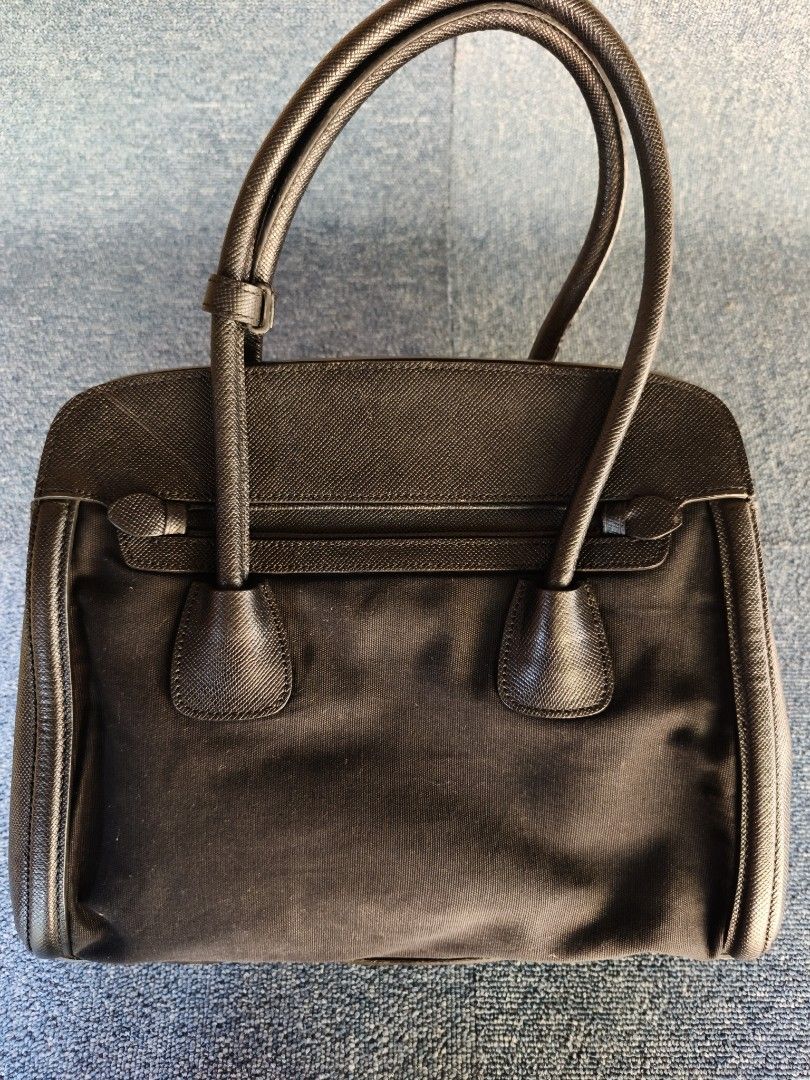 Prada safiano 2 way handbag (Category: Luxury Bags & Wallets) located in Camalaniugan. Submitted by thrifter10 (Listing ID 1445236861, Image 2). Description: .