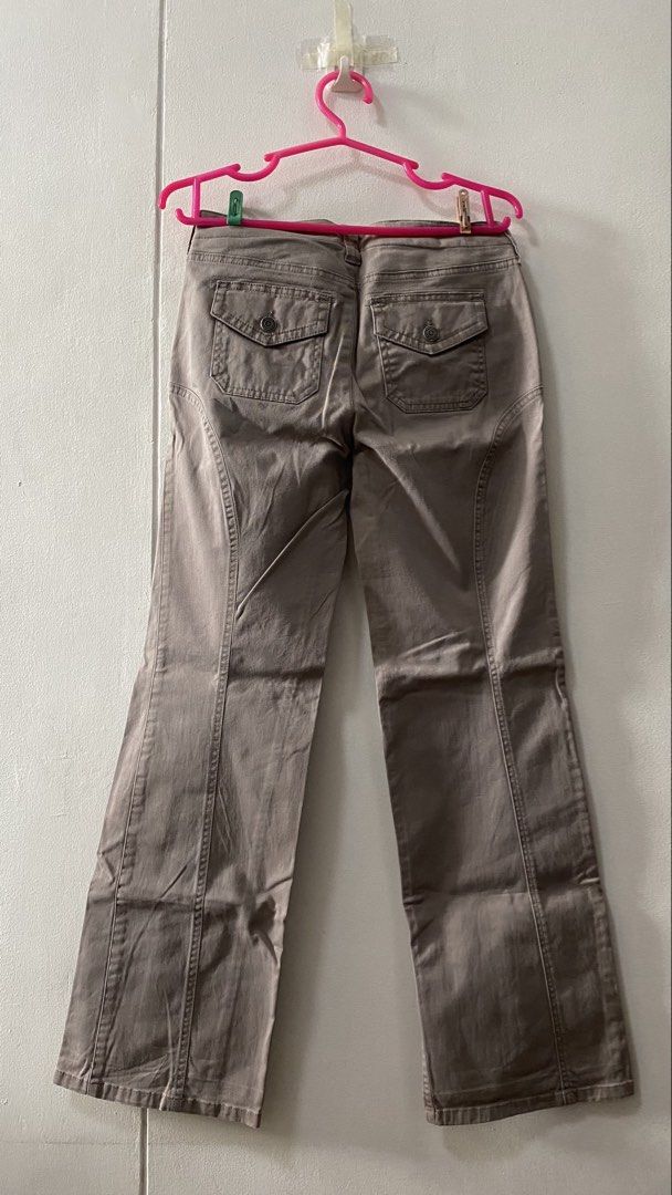 (Preloved) Women's Grey Bootcut Pants (Category: Jeans) located in Manila. Submitted by wild_restyle (Listing ID 1445318132, Image 2). Description: - Length: 37 in - Waist: 32-33 in.