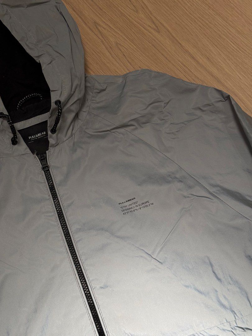 Pull & Bear Reflective Jacket (Category: Coats, Jackets and Outerwear) located in Johor Bahru. Submitted by all3n108 (Listing ID 1445330204, Image 2). Description: Pull & Bear Reflective Jacket Size: XL Pit: 24inch Length: 30inch Selling : Rm100 Postage: Rm8 / Rm15.