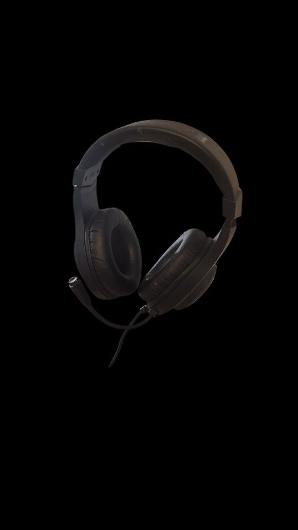 Red Dragon Black Over-Ear Headphones with Microphone (Category: Headphones & Headsets) located in Paranaque City. Submitted by sman1 (Listing ID 1445238073, Image 1). Description: - Black over-ear headphones - Built-in microphone - Padded earcups for comfort - Adjustable headband - Fully working condition -nababalat na yung Vinyl.