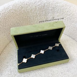 (Category: ) located in . Submitted by brands_lover (Listing ID 1445278550, Image 1). Description: .