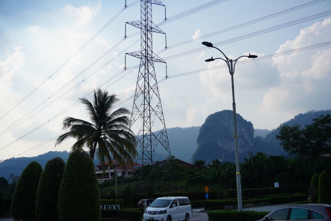 Camera (Category: Cameras) located in Petaling Jaya. Submitted by shinbanshou (Listing ID 1445363881, Image 2). Description: Camera ZV-E10 + Kit Lens nak letgoo Beli second baru guna 2-3 bulan condition Masih on top 8/10 COD Area Puchong Prima Only No postage Takut camera pecah Nak letgoo ASAP sebab nak Bayar Duit FYP.