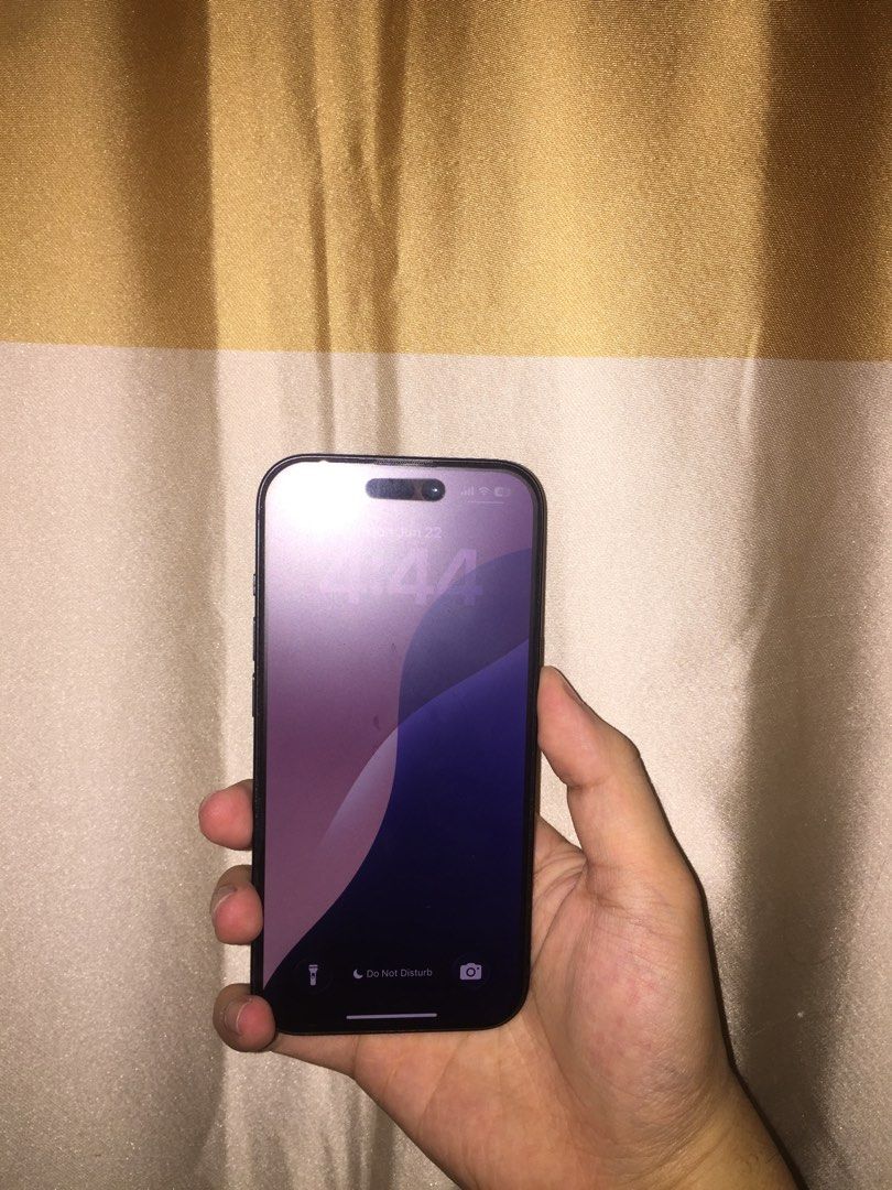 SELLING IPHONE 15 / SWAPP + ADD CASH (Category: iPhone 15 Series) located in Pateros City. Submitted by beakyboo1975 (Listing ID 1445323890, Image 3). Description: FOR SALE / SWAP + ADD CASH 📱 iPhone 15 128GB ✅ Bought last December ✅ Apple Warranty still active ✅ Good condition ✅ No issues Pwede rin for swap + add cash (depending on unit). 📍 Meet-up around Metro Manila only Selling because I need extra funds. PM for complete details, photos, ba