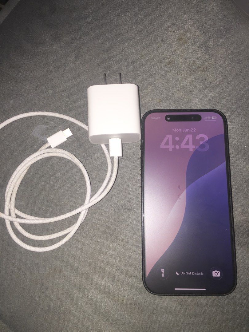 SELLING IPHONE 15 / SWAPP + ADD CASH (Category: iPhone 15 Series) located in Pateros City. Submitted by beakyboo1975 (Listing ID 1445323890, Image 2). Description: FOR SALE / SWAP + ADD CASH 📱 iPhone 15 128GB ✅ Bought last December ✅ Apple Warranty still active ✅ Good condition ✅ No issues Pwede rin for swap + add cash (depending on unit). 📍 Meet-up around Metro Manila only Selling because I need extra funds. PM for complete details, photos, ba