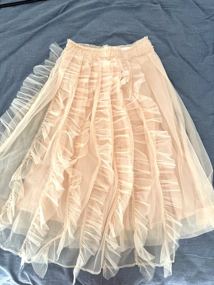 Simone Rocha x H&M tulle skirt (Category: Skirts) located in Marikina City. Submitted by eggugu (Listing ID 1445256849, Image 1). Description: Please check photo of tag for the size. Also open to renting. Rent price: 2000 (with 1500 deposit).