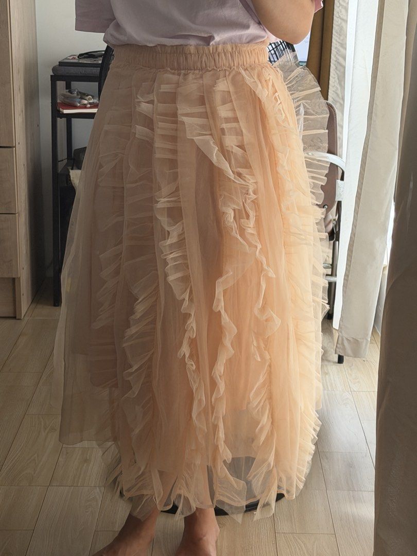 Simone Rocha x H&M tulle skirt (Category: Skirts) located in Marikina City. Submitted by eggugu (Listing ID 1445256849, Image 3). Description: Please check photo of tag for the size. Also open to renting. Rent price: 2000 (with 1500 deposit).