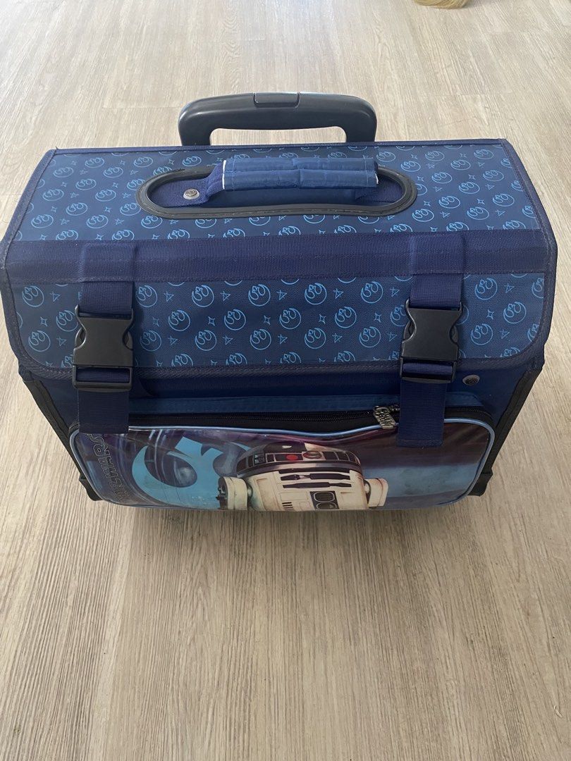 Star Wars R2-D2 Rolling Luggage Suitcase (Category: Luggage) located in Taguig. Submitted by declutteringmom314 (Listing ID 1445290837, Image 1). Description: - Cool Star Wars rolling luggage featuring R2-D2 graphic - Navy blue - Retractable handle and wheels for easy transport - Perfect for kids or any Star Wars fan - bought at P5K++ at SM.